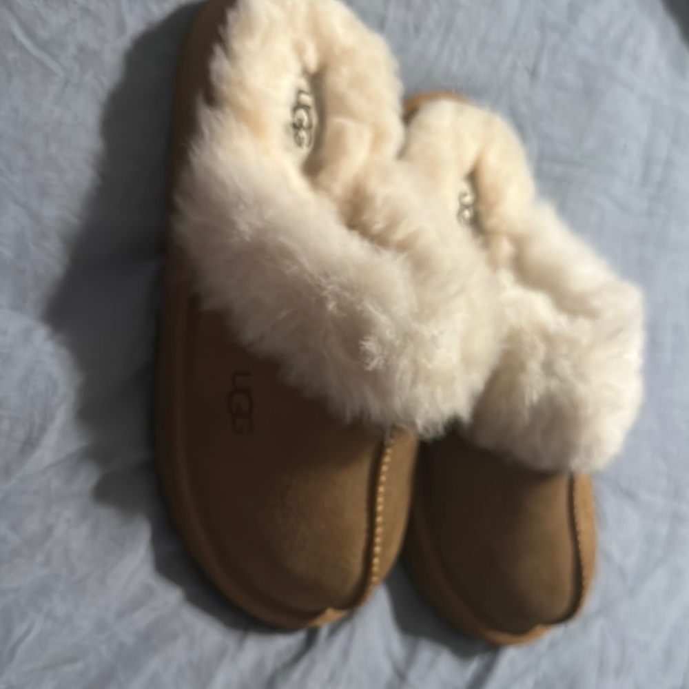 UGG Kids Slippers in Tan and Cream